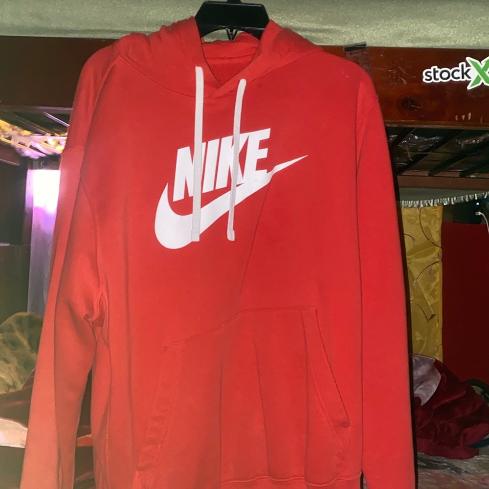 Selling nike hoodie reason is I don’t like red that’s why I’m selling the hoodie